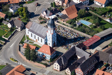 Photographie aérienne de Bâtiment d'église au centre du village à Niederlauterbach dans le département Bas Rhin, France