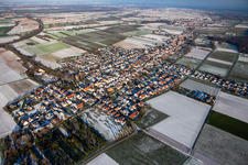 Vue aérienne de Du sud-ouest en hiver quand il y a de la neige à le quartier Schaidt in Wörth am Rhein dans le département Rhénanie-Palatinat, Allemagne