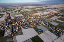 Vue aérienne de Du sud-ouest en hiver quand il y a de la neige à le quartier Schaidt in Wörth am Rhein dans le département Rhénanie-Palatinat, Allemagne