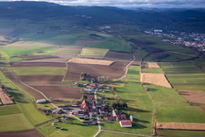 Vue aérienne de Toit tournant solaire du domaine viticole Schowalter à le quartier Deutschhof in Kapellen-Drusweiler dans le département Rhénanie-Palatinat, Allemagne