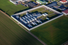 Vue aérienne de Installations sur le chemin de gravier à Niederlauterbach dans le département Bas Rhin, France