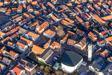 Vue aérienne de Luitpoldstrasse St. Ägidius à Wörth am Rhein dans le département Rhénanie-Palatinat, Allemagne