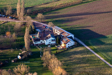 Vue aérienne de Restaurant Mühlengrund à le quartier Heuchelheim in Heuchelheim-Klingen dans le département Rhénanie-Palatinat, Allemagne