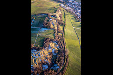 Photographie aérienne de Chapelle « Kleine Kalmit » dans la réserve naturelle Kleine Kalmit à le quartier Ilbesheim in Ilbesheim bei Landau in der Pfalz dans le département Rhénanie-Palatinat, Allemagne