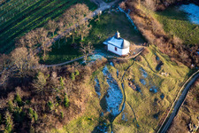 Chapelle « Kleine Kalmit » dans la réserve naturelle Kleine Kalmit à le quartier Ilbesheim in Ilbesheim bei Landau in der Pfalz dans le département Rhénanie-Palatinat, Allemagne d'en haut