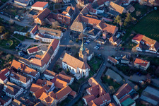 Vue aérienne de Église paroissiale catholique de Sainte-Barbe à Hainfeld dans le département Rhénanie-Palatinat, Allemagne