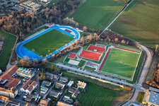 Vue aérienne de Stade Weinstraße et terrain de sport Edenkoben à Maikammer dans le département Rhénanie-Palatinat, Allemagne