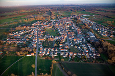 Vue aérienne de De l'est à le quartier Geinsheim in Neustadt an der Weinstraße dans le département Rhénanie-Palatinat, Allemagne