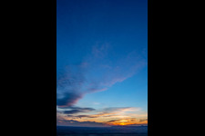 Vue aérienne de Horbachtal au coucher du soleil à le quartier Mühlhofen in Billigheim-Ingenheim dans le département Rhénanie-Palatinat, Allemagne