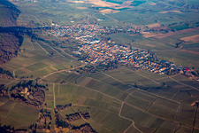 Vue aérienne de Sonnenberg du sud-ouest à le quartier Schweigen in Schweigen-Rechtenbach dans le département Rhénanie-Palatinat, Allemagne