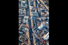 Vue aérienne de Kaiserallee x Herrenstr à le quartier Innenstadt-West in Karlsruhe dans le département Bade-Wurtemberg, Allemagne