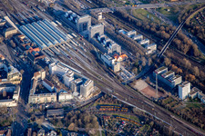 Vue aérienne de Albtalbahnhof et gare centrale à le quartier Südweststadt in Karlsruhe dans le département Bade-Wurtemberg, Allemagne