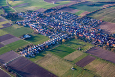 Vue aérienne de Du sud-est à Freckenfeld dans le département Rhénanie-Palatinat, Allemagne