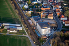 Vue oblique de Nouvelle construction d'un appartement adapté à l'âge au passage à niveau à le quartier Schaidt in Wörth am Rhein dans le département Rhénanie-Palatinat, Allemagne
