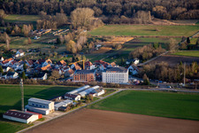 Nouvelle construction d'un appartement adapté à l'âge au passage à niveau à le quartier Schaidt in Wörth am Rhein dans le département Rhénanie-Palatinat, Allemagne d'en haut