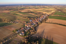 Vue oblique de Rue Haupt à Vollmersweiler dans le département Rhénanie-Palatinat, Allemagne