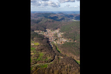 Vue aérienne de La Belle au bois dormant du Palatinat à Dörrenbach dans le département Rhénanie-Palatinat, Allemagne