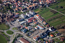 Vue aérienne de Nouveaux immeubles d'habitation sur Sylvanerstr à le quartier Schweigen in Schweigen-Rechtenbach dans le département Rhénanie-Palatinat, Allemagne