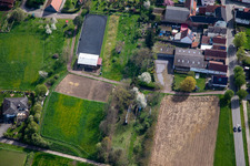 Installation équestre au cimetière à Winden dans le département Rhénanie-Palatinat, Allemagne d'en haut