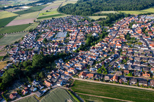Vue aérienne de Rue principale du sud à Kuhardt dans le département Rhénanie-Palatinat, Allemagne