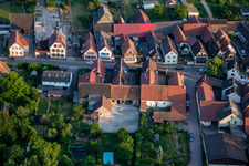 Vue aérienne de Gnägyhof dans la rue principale à Winden dans le département Rhénanie-Palatinat, Allemagne