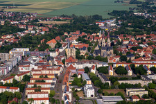 Vue aérienne de Cathédrale et trésor de la cathédrale Halberstadt vus de l'est à Halberstadt dans le département Saxe-Anhalt, Allemagne