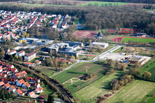 Vue aérienne de École et centre sportif à Kandel dans le département Rhénanie-Palatinat, Allemagne