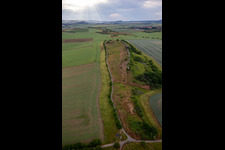 Pierres du milieu du mur du diable à le quartier Weddersleben in Thale dans le département Saxe-Anhalt, Allemagne d'en haut