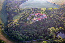Vue aérienne de Konradsburg à le quartier Ermsleben in Falkenstein dans le département Saxe-Anhalt, Allemagne