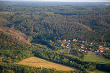 Vue aérienne de À la piscine extérieure d'Osterteich à le quartier Gernrode in Quedlinburg dans le département Saxe-Anhalt, Allemagne
