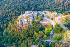 Château et forteresse de Regenstein à Blankenburg dans le département Saxe-Anhalt, Allemagne d'en haut