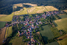 Vue aérienne de Dorfstr à le quartier Gorenzen in Mansfeld dans le département Saxe-Anhalt, Allemagne
