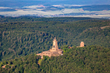 Vue aérienne de Monument Kyffhäuser à le quartier Steinthaleben in Kyffhäuserland dans le département Thuringe, Allemagne