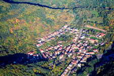 Vue d'oiseau de Waldhambach dans le département Rhénanie-Palatinat, Allemagne