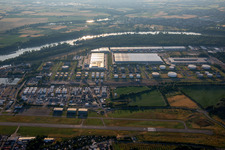Vue aérienne de Parc de stockage TanQuid à l'aéroport Speyer-LU à Speyer dans le département Rhénanie-Palatinat, Allemagne