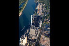 Vue aérienne de Ancienne partie de la grande centrale électrique Mannheim GKM depuis l'est à le quartier Neckarau in Mannheim dans le département Bade-Wurtemberg, Allemagne