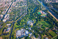 Vue aérienne de Luisenpark Mannheim Avec des gondoles sur le Kutzerweiher sur le Neckar, dans le cadre du Salon fédéral des jardins 2023 BUGA23 à le quartier Oststadt in Mannheim dans le département Bade-Wurtemberg, Allemagne