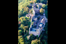 Photographie aérienne de Ruines et vestiges des murs de l'ancien complexe du château de Madenburg à Eschbach dans le département Rhénanie-Palatinat, Allemagne