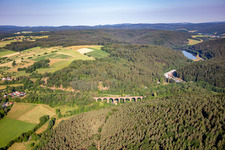Viaduc de Himbächel à le quartier Hetzbach in Oberzent dans le département Hesse, Allemagne vue d'en haut