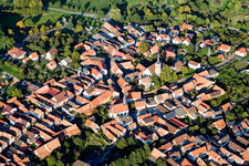 Vue d'oiseau de Göcklingen dans le département Rhénanie-Palatinat, Allemagne