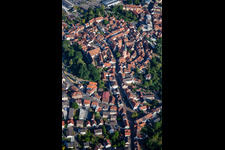 Vue aérienne de Vieille ville historique Braunstraße depuis S0 à Michelstadt dans le département Hesse, Allemagne