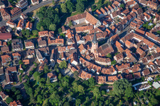 Vue aérienne de Église historique de la vieille ville à Michelstadt dans le département Hesse, Allemagne