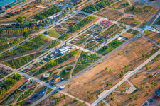 Vue aérienne de Champ expérimental du parc Spinelli au Salon fédéral des jardins (BUGA) 2023 à le quartier Käfertal in Mannheim dans le département Bade-Wurtemberg, Allemagne