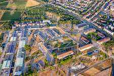 Vue aérienne de Zone d'accueil et U-Halls au Parc Spinelli de l'Exposition fédérale de jardinage Mannheim BUGA 2023 à le quartier Feudenheim in Mannheim dans le département Bade-Wurtemberg, Allemagne