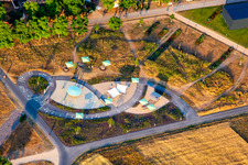 Vue aérienne de Forts pour l'avenir - Les universités au parc Spinelli de l'Exposition fédérale des jardins Mannheim BUGA 2023 à le quartier Feudenheim in Mannheim dans le département Bade-Wurtemberg, Allemagne