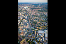 Vue aérienne de Neckarauerstraße vue du nord à le quartier Neckarau in Mannheim dans le département Bade-Wurtemberg, Allemagne