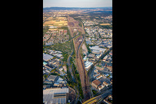 Vue aérienne de Gare de triage, poste d'aiguillage DB-Netz 17, commande de locomotive DB Cargo Mannheim depuis le nord à le quartier Neuhermsheim in Mannheim dans le département Bade-Wurtemberg, Allemagne