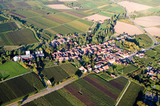 Vue aérienne de Vue des rues et des maisons des quartiers résidentiels à le quartier Appenhofen in Billigheim-Ingenheim dans le département Rhénanie-Palatinat, Allemagne