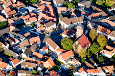 Quartier Billigheim in Billigheim-Ingenheim dans le département Rhénanie-Palatinat, Allemagne du point de vue du drone