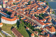 Vue aérienne de Château Ptuj/Grade Ptuj au-dessus de la vieille ville à Ptuj dans le département Slovénie, Slovénie